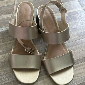 Old Navy Gold Sandals 8